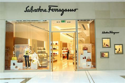 salvatore ferragamo outlet online.